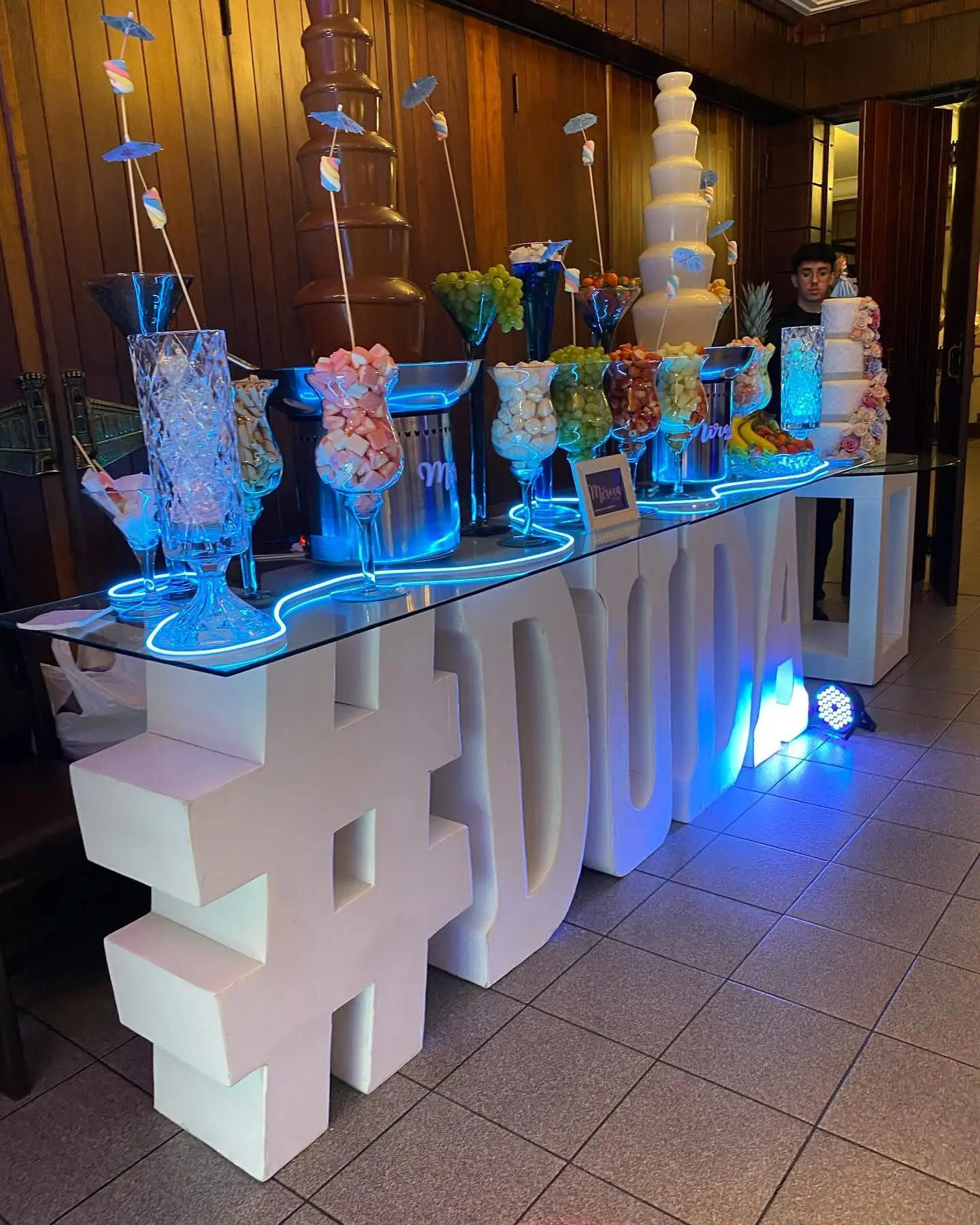 Mesa personalizada para evento corporativo