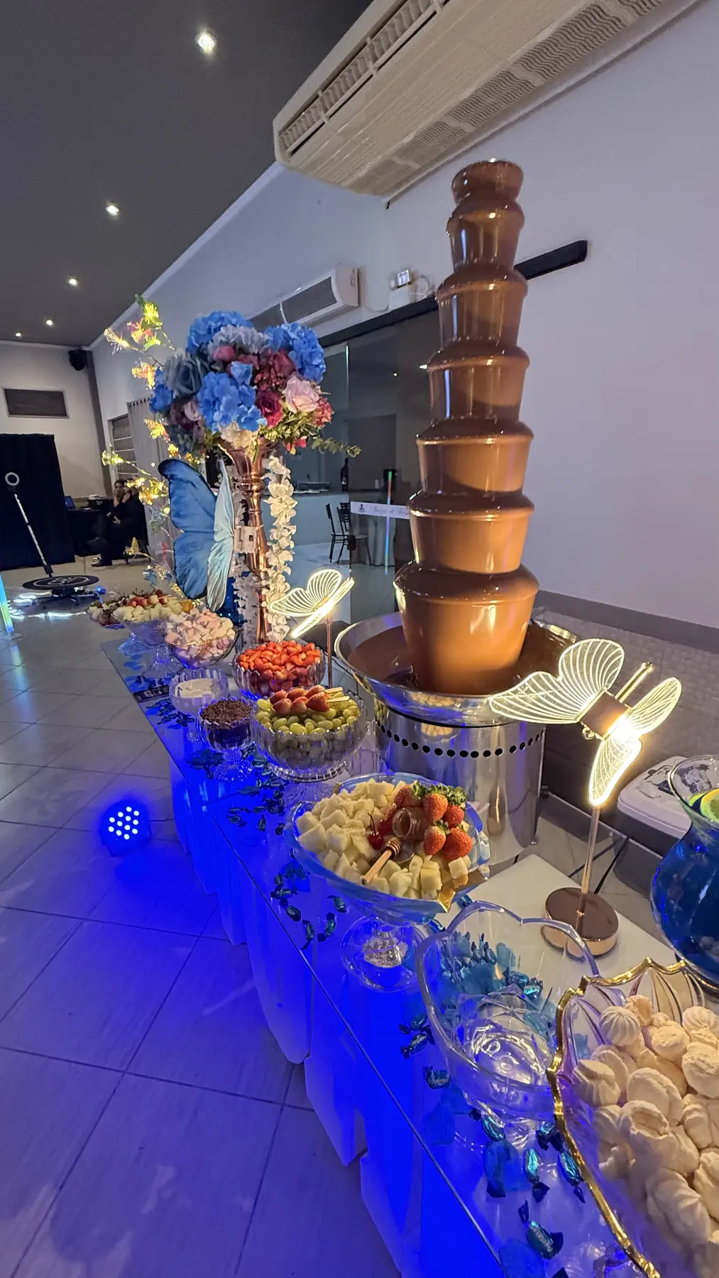 Mesa completa Miroca Show iluminada em evento