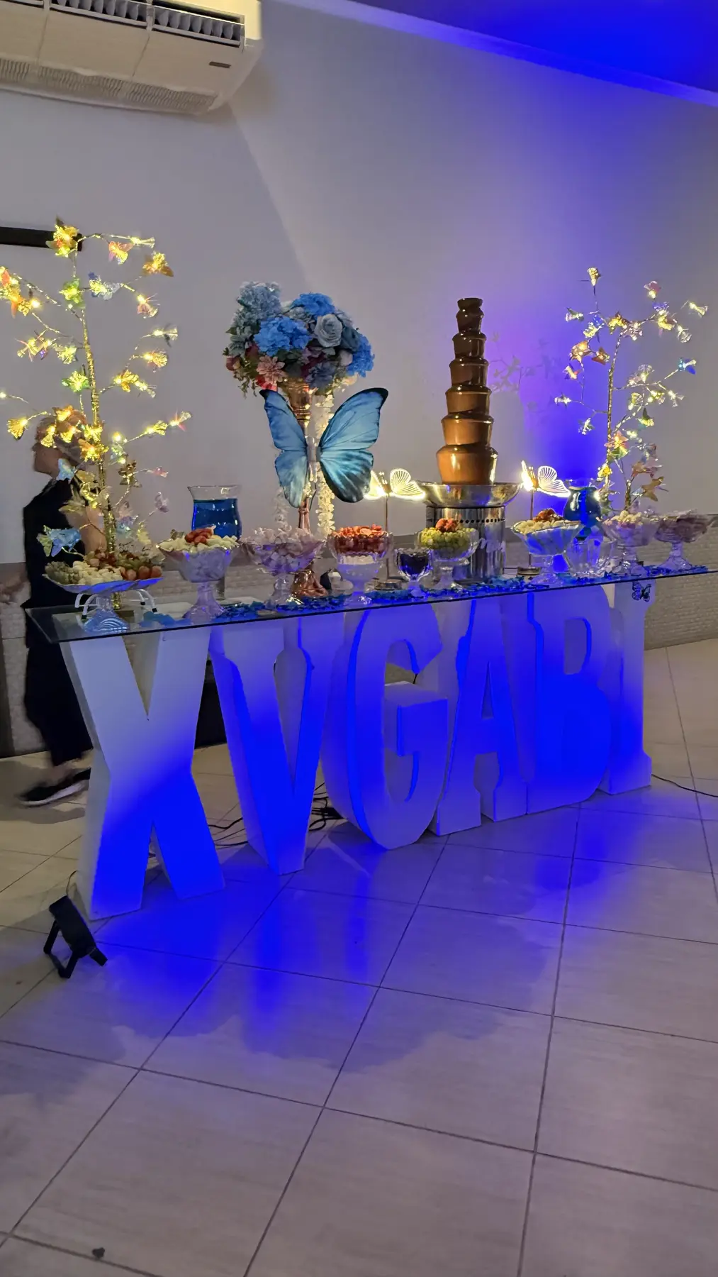 Base personalizada Miroca Show iluminada em evento